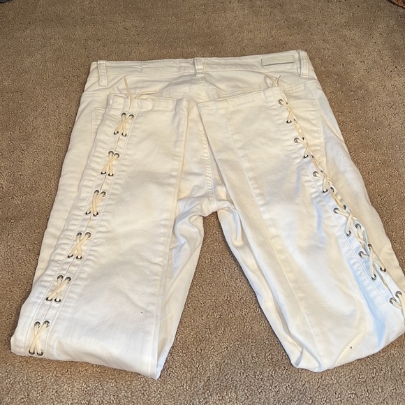 Blank NYC White Skinny Jeans. Size 26 - Picture 5 of 9